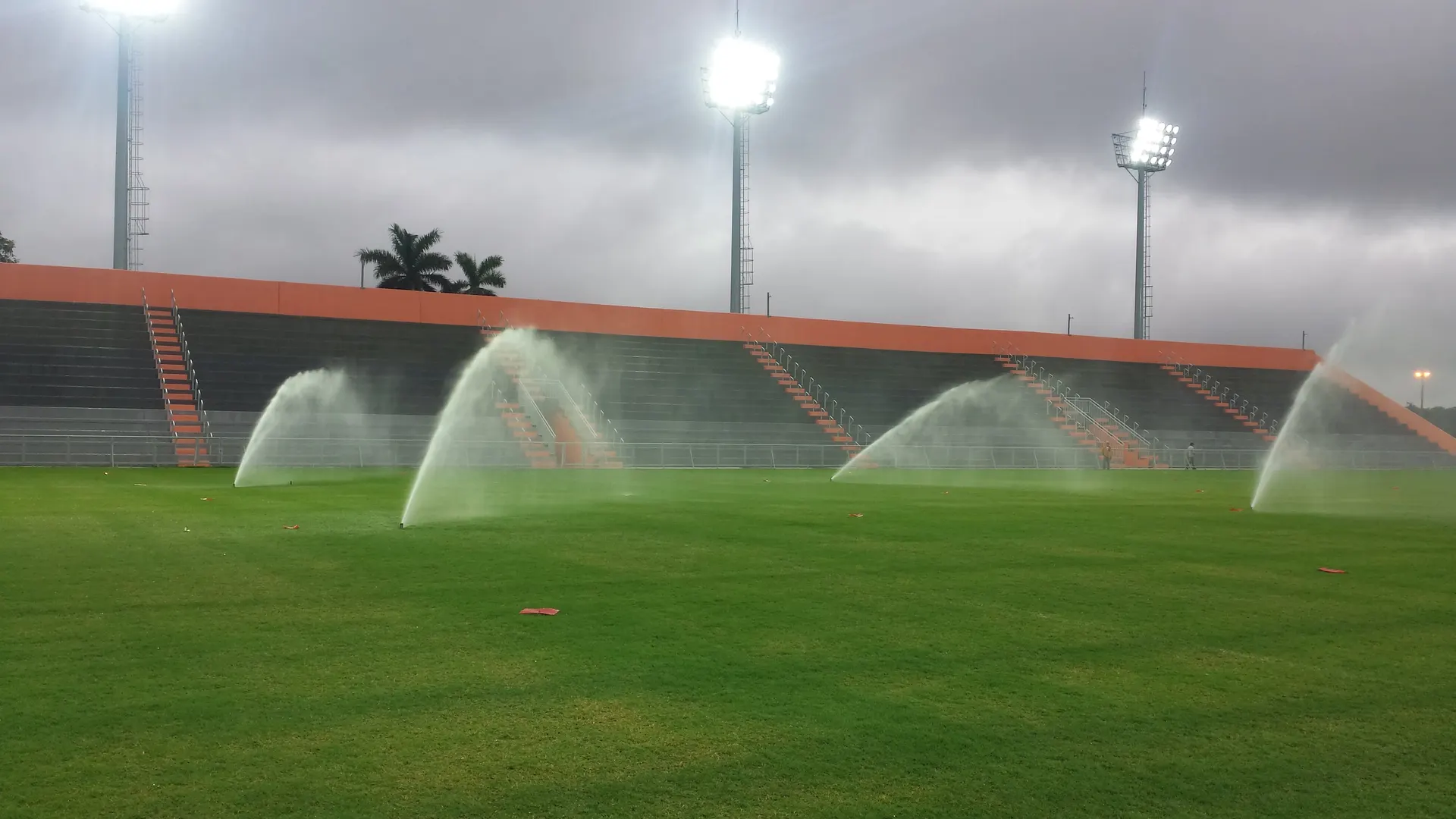 Estádio com sistema de irrigação da Jiquitaia