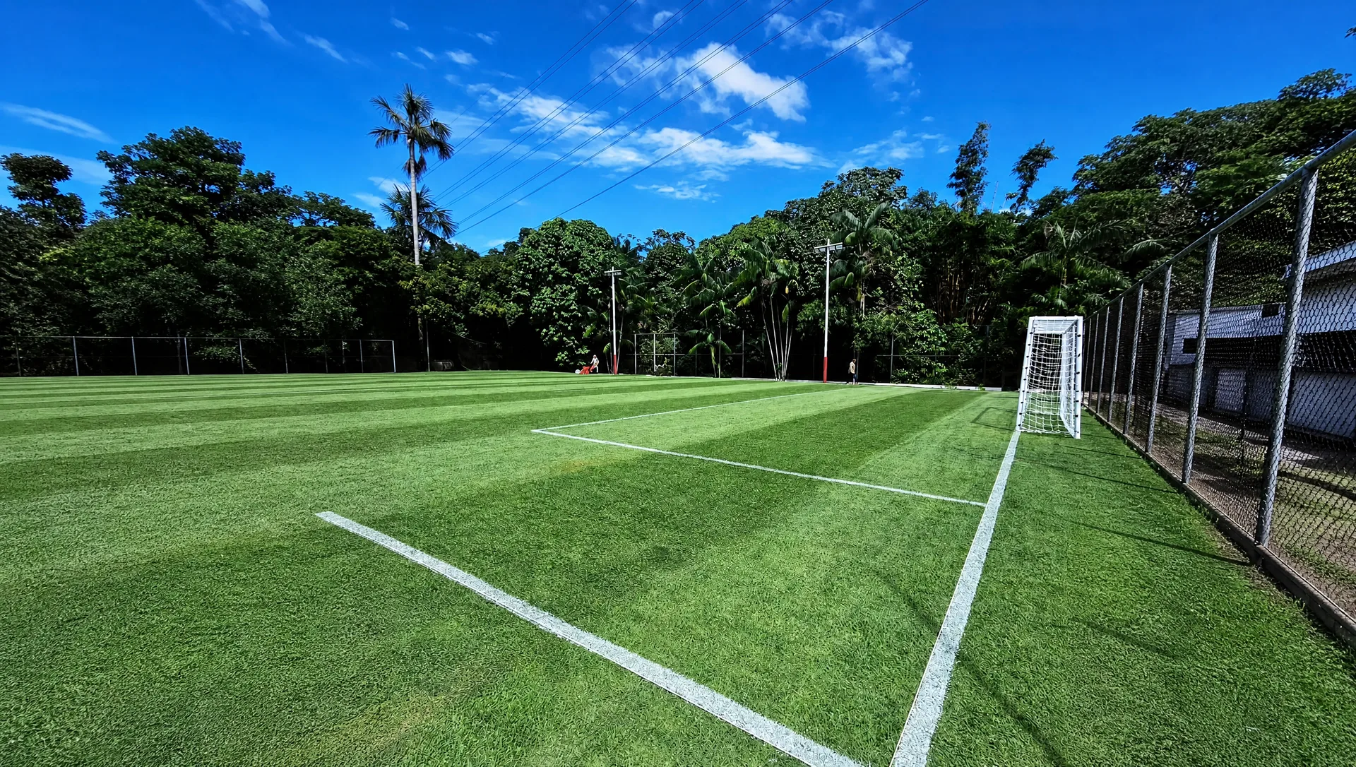 Campo de futebol com gramado da Jiquitaia